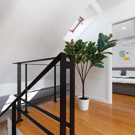 Two-Level Apart With A Terrace Near The Vltava River Praga Esterno foto