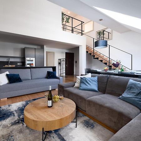 Two-Level Apart With A Terrace Near The Vltava River Praga Esterno foto