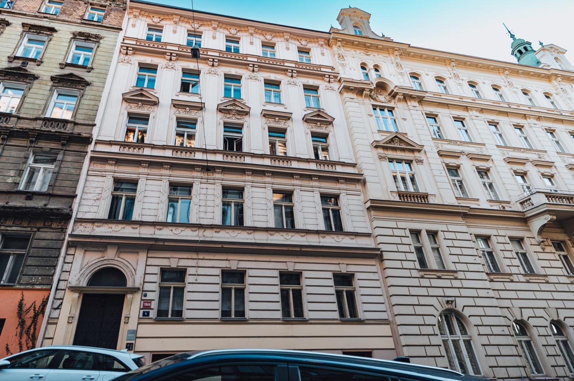 Two-Level Apart With A Terrace Near The Vltava River Praga Esterno foto