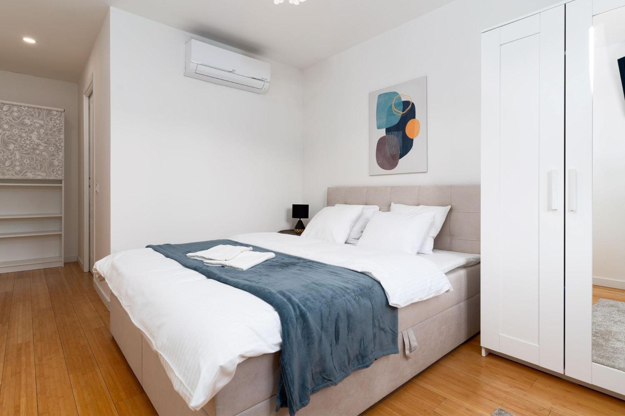 Two-Level Apart With A Terrace Near The Vltava River Praga Esterno foto